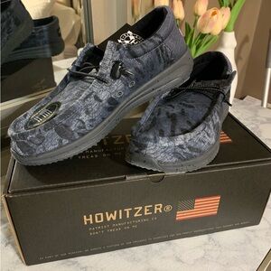 Howitzer Men's Black and Gray Slip-On Loafers